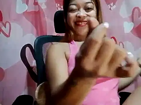 Snapshot of AsianKelly69 chatting on July 18, 12:59 am AsianKelly69 online show from July 18, 12:59 am