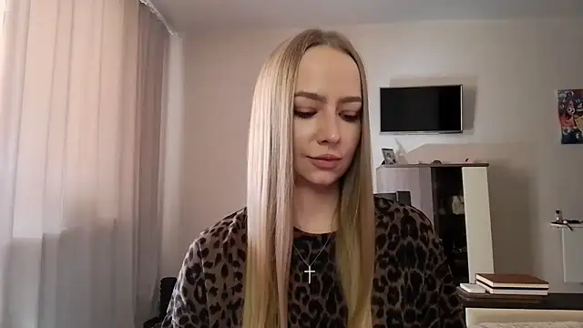 MissOyee online show from September 17, 12:07 pm