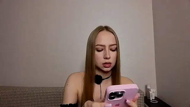 MissOyee online show from September 20, 5:14 pm