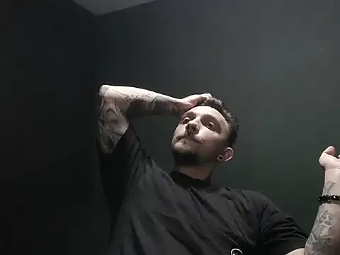 Snapshot of guesswhatbitch chatting on October 12, 3:49 am guesswhatbitch online show from October 12, 3:49 am