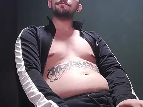 Snapshot of guesswhatbitch chatting on November 6, 3:46 pm guesswhatbitch online show from November 6, 3:46 pm