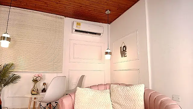 alessia moon1 online show from January 14, 12:00 pm