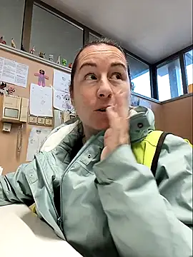 bichota85 online show from December 1, 11:59 am