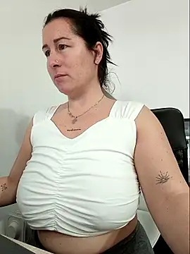 bichota85 online show from February 8, 11:02 am