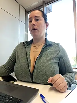 bichota85 online show from February 16, 10:00 am