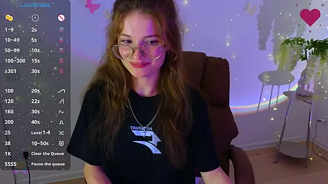 Snapshot of Katyaa_Lover chatting on July 5, 9:33 pm Katyaa Lover online show from July 5, 9:33 pm