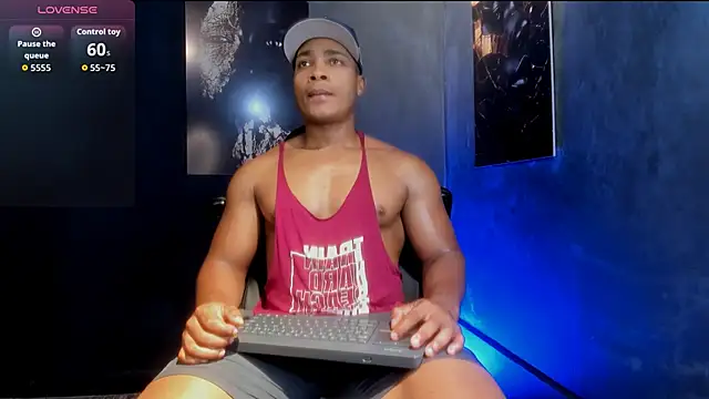 Snapshot of Noah_Black212 chatting on October 2, 1:18 pm Noah Black212 online show from October 2, 1:18 pm