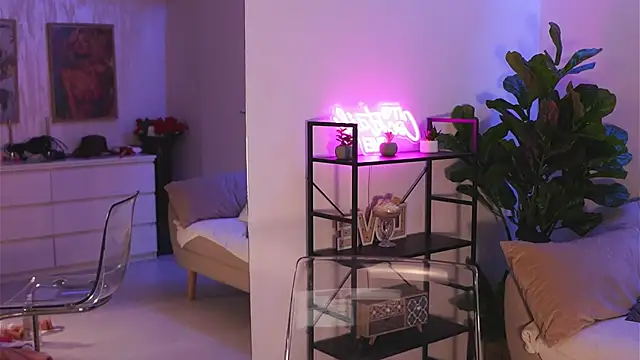 Moon Shard online show from April 21, 8:01 pm