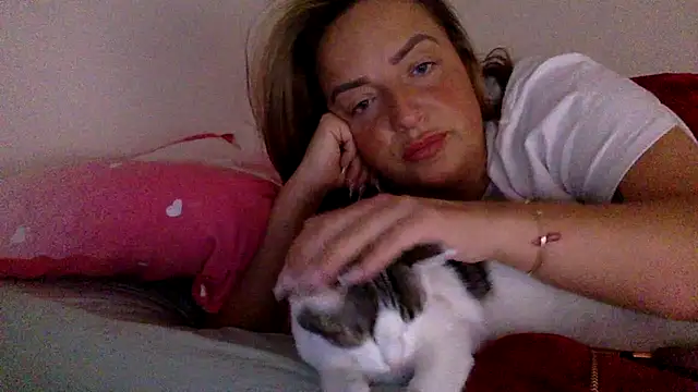 Snapshot of QueenStacyxox chatting on September 24, 8:28 am QueenStacyxox online show from September 24, 8:28 am