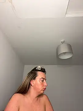 Snapshot of QueenStacyxox chatting on October 16, 11:17 pm QueenStacyxox online show from October 16, 11:17 pm