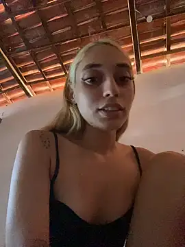 loirinhaaa online show from April 21, 7:06 pm