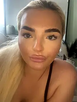 Snapshot of BelleXx chatting on September 19, 1:45 pm BelleXx online show from September 19, 1:45 pm