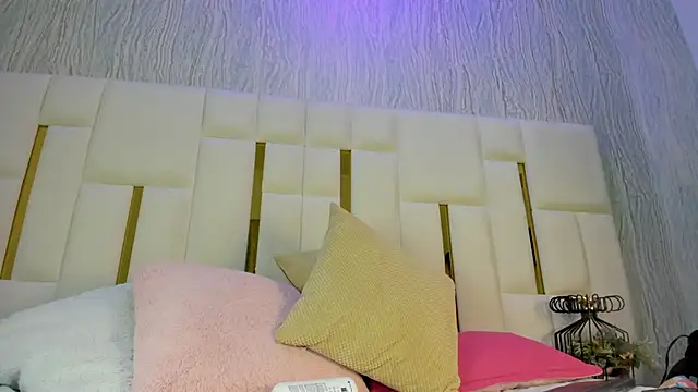 Snapshot of mia_vy chatting on May 5, 3:03 am mia vy online show from May 5, 3:03 am