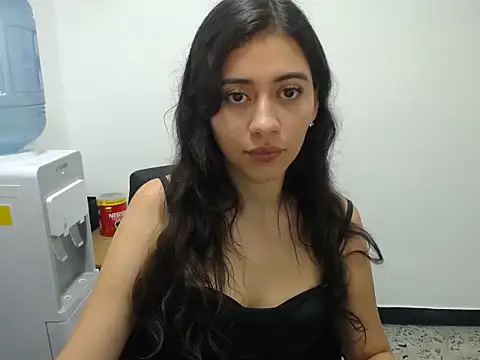 Snapshot of Alice-08 chatting on May 4, 9:33 pm Alice-08 online show from May 4, 9:33 pm