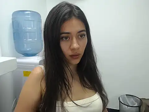 Snapshot of Alice-08 chatting on May 6, 9:42 pm Alice-08 online show from May 6, 9:42 pm