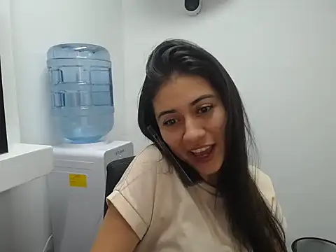 Snapshot of Alice-08 chatting on May 7, 8:25 pm Alice-08 online show from May 7, 8:25 pm