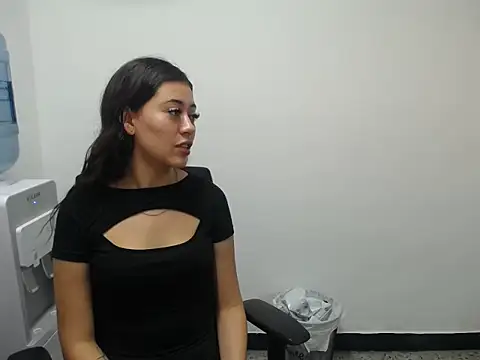 Snapshot of Alice-08 chatting on May 9, 2:44 pm Alice-08 online show from May 9, 2:44 pm
