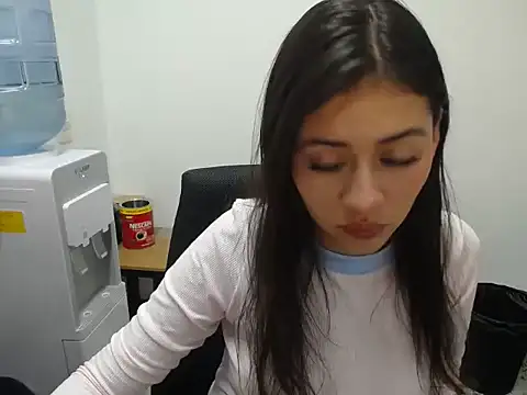 Snapshot of Alice-08 chatting on May 15, 6:59 pm Alice-08 online show from May 15, 6:59 pm