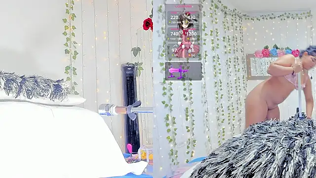 Ashley  Jones   online show from February 17, 9:06 am