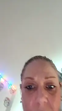 Snapshot of curvybabe88 chatting on October 29, 11:01 am curvybabe88 online show from October 29, 11:01 am