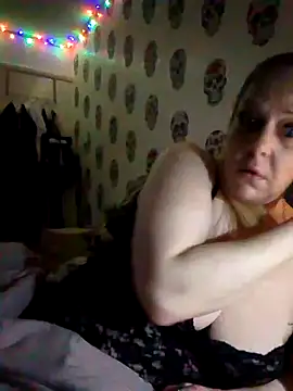 Snapshot of curvybabe88 chatting on February 19, 6:53 am curvybabe88 online show from February 19, 6:53 am