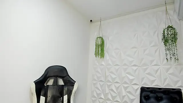 Dakota x18 online show from March 4, 7:31 pm