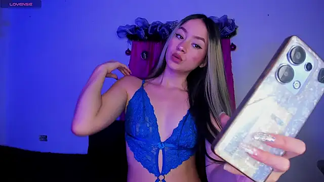 Shairaclark  online show from December 3, 1:02 am