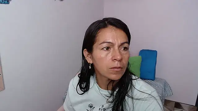 camilavargas  online show from March 13, 7:20 pm