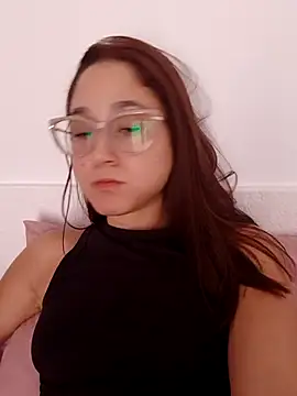 Snapshot of linameii chatting on March 8, 3:49 pm linameii online show from March 8, 3:49 pm