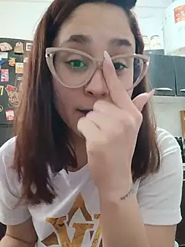 Snapshot of linameii chatting on June 29, 12:27 pm linameii online show from June 29, 12:27 pm