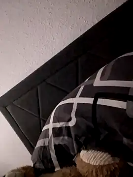 Snapshot of jujuistda1 chatting on November 9, 6:23 am jujuistda1 online show from November 9, 6:23 am