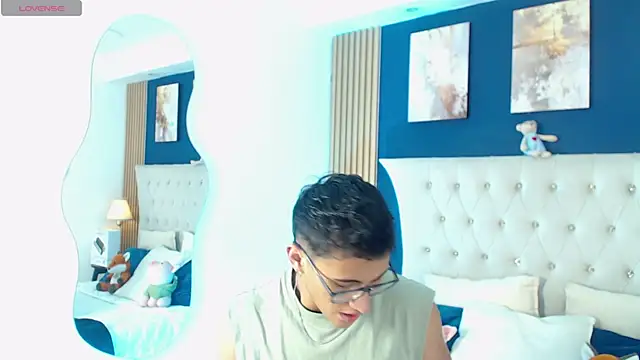 Snapshot of SalvadorFit chatting on April 22, 8:32 pm SalvadorFit online show from April 22, 8:32 pm