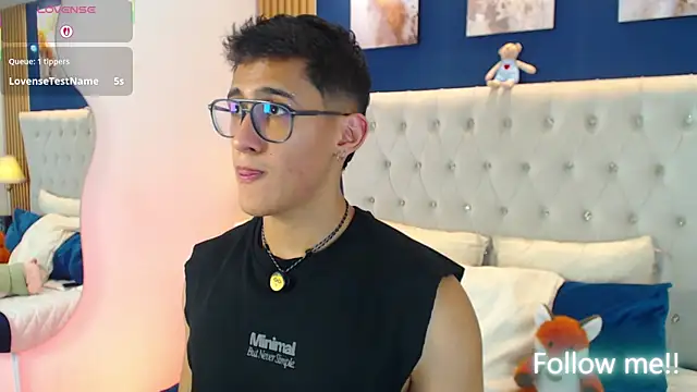 Snapshot of SalvadorFit chatting on April 30, 8:57 pm SalvadorFit online show from April 30, 8:57 pm