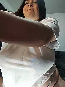 LucyDiamonds1 online show from May 27, 1:24 am