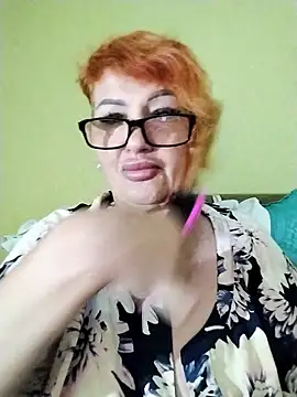 Snapshot of Alissa55552111 chatting on June 16, 6:27 am Alissa55552111 online show from June 16, 6:27 am