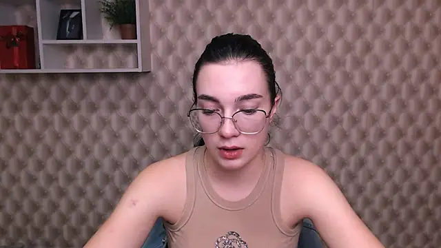 Snapshot of MiraBabe_ chatting on September 23, 9:56 am MiraBabe  online show from September 23, 9:56 am