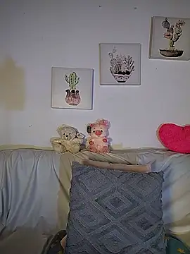 Suzanelee1 online show from November 1, 7:05 pm