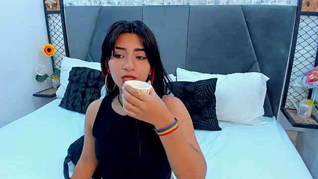 KENDRAOWEN online show from October 1, 8:04 pm