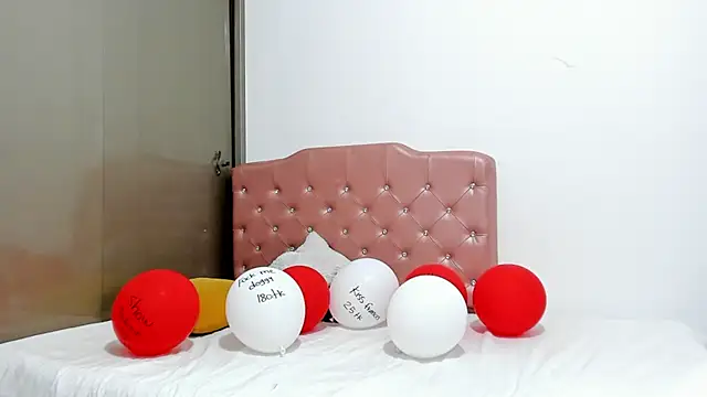 Snapshot of IslaRose7 chatting on February 15, 1:52 pm IslaRose7 online show from February 15, 1:52 pm