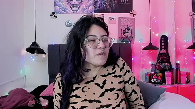Snapshot of SabrinaV_ chatting on May 19, 11:27 am SabrinaV online show from May 19, 11:27 am