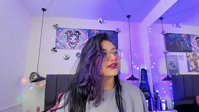Snapshot of SabrinaV_ chatting on June 11, 11:19 am SabrinaV online show from June 11, 11:19 am