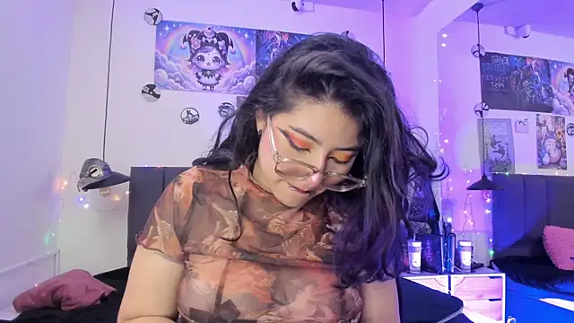 Snapshot of SabrinaV_ chatting on June 22, 11:18 am SabrinaV online show from June 22, 11:18 am