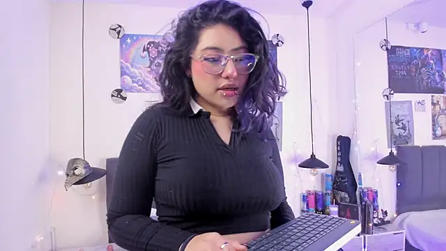 Snapshot of SabrinaV_ chatting on July 4, 11:27 am SabrinaV online show from July 4, 11:27 am