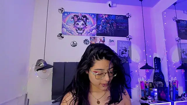 Snapshot of SabrinaV_ chatting on July 6, 11:29 am SabrinaV online show from July 6, 11:29 am