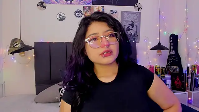 Snapshot of SabrinaV_ chatting on July 8, 11:15 am SabrinaV online show from July 8, 11:15 am