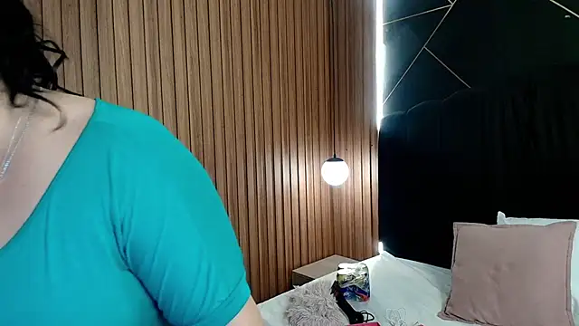 AgataThompson  online show from February 19, 8:49 pm