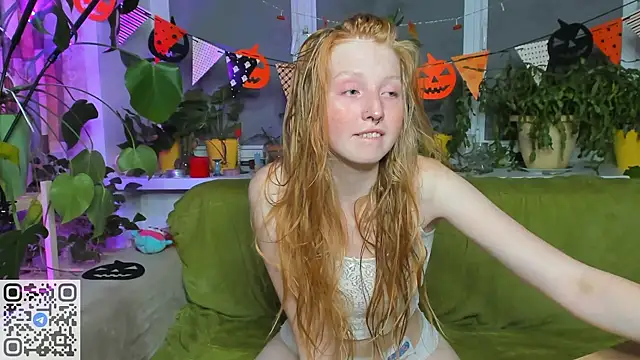 Snapshot of RitaSweety18 chatting on October 20, 5:35 pm RitaSweety18 online show from October 20, 5:35 pm