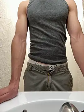 Snapshot of gymratforyouu chatting on September 22, 2:35 am gymratforyouu online show from September 22, 2:35 am