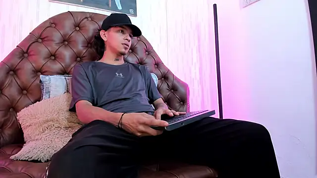 noah blake0 online show from October 22, 2:45 am