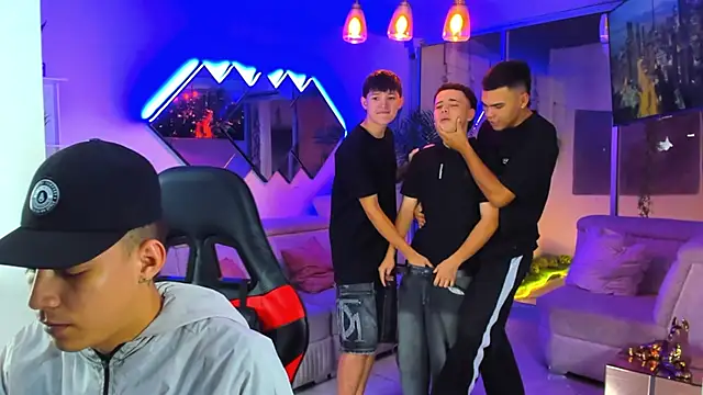 Houseofwarrios online show from April 21, 5:25 am